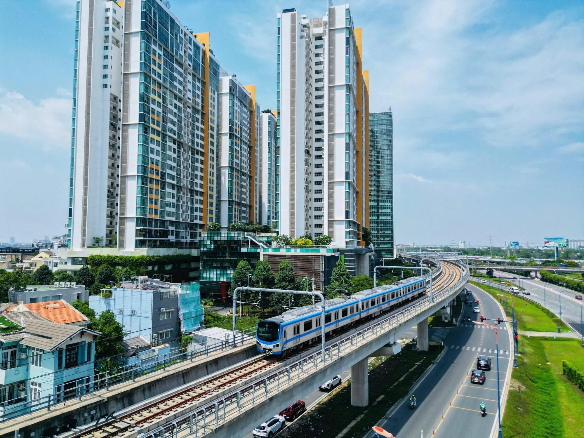 Hệ thống metro trên cao trong không gian đô thị